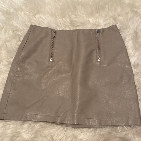 Leather skirt. - Picture 1 of 2